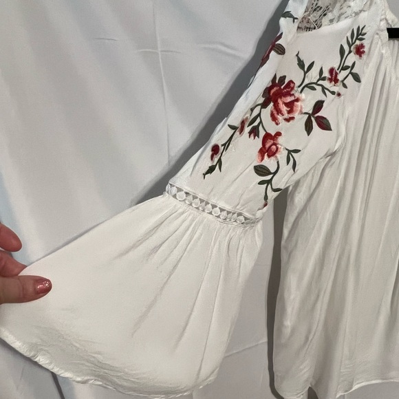 SOLD*** XL Boho Peasant Embroidered Bell Sleeve Poet Blouse - Picture 6 of 12